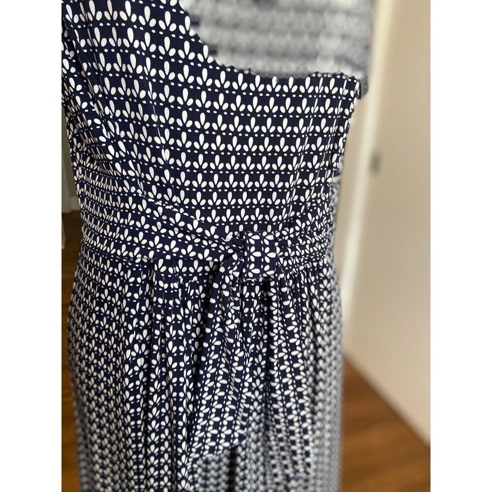 Max Studio navy and white print sleeveless knit dress with tie waist - Picture 3 of 10